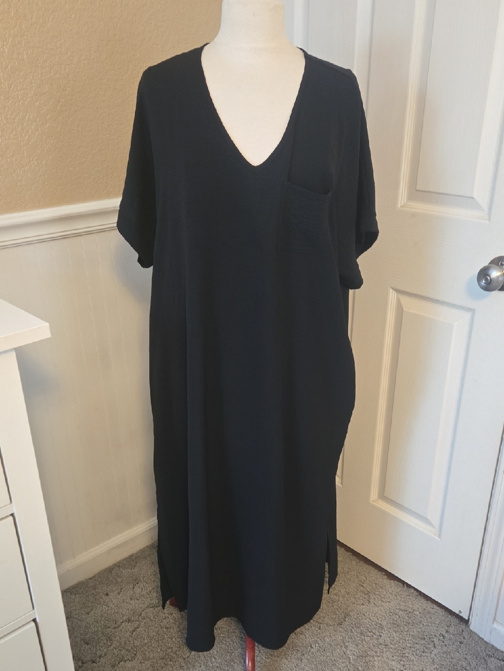 Women's Black V-Neck Maxi Dress with Pocket